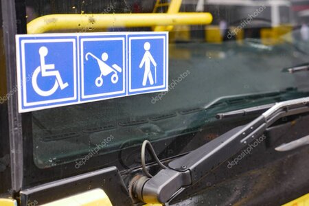 Pulmino attrezzato per il trasporto accompagnato di persone con disabilità